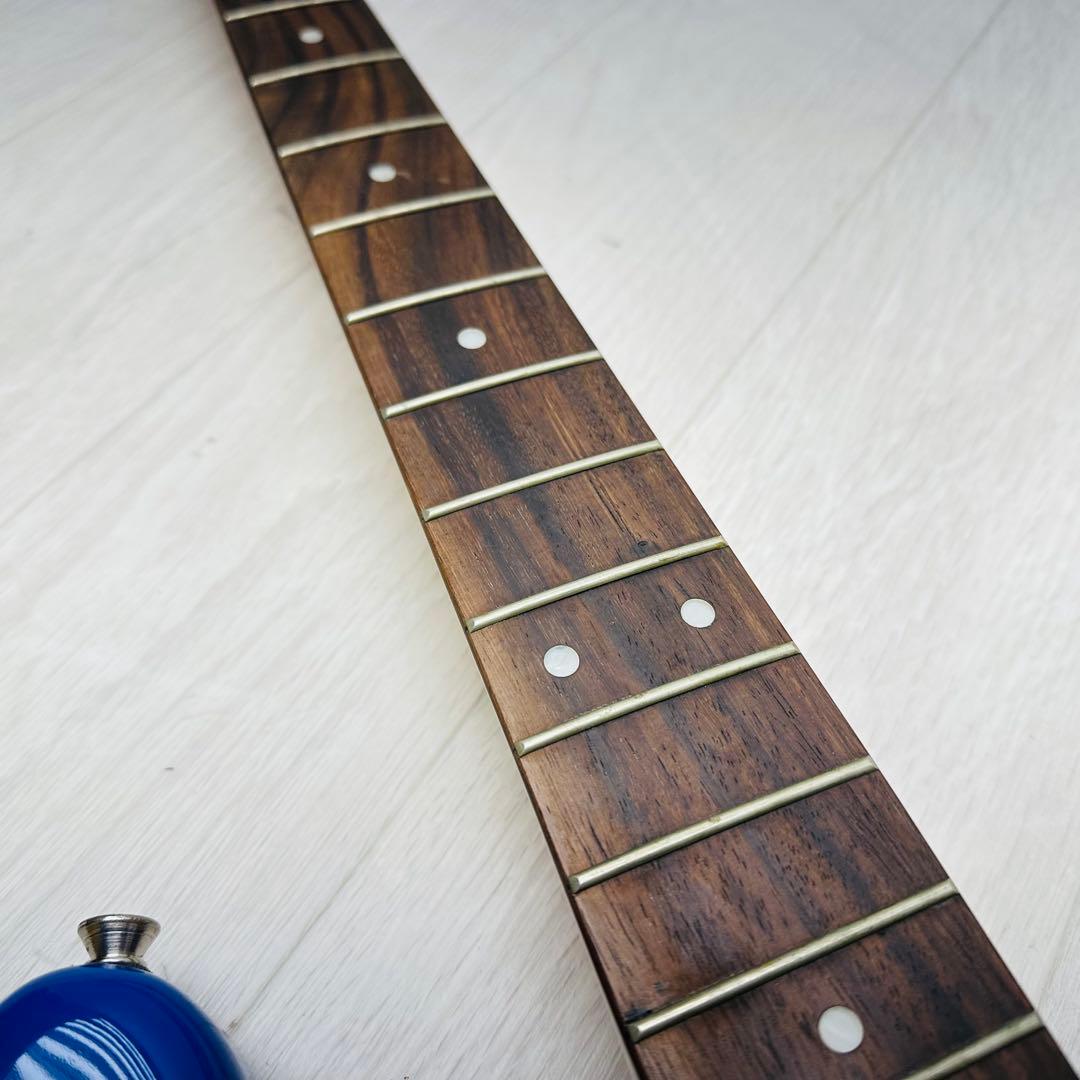 Squier エレキベース　fender scandal tomomi モデル