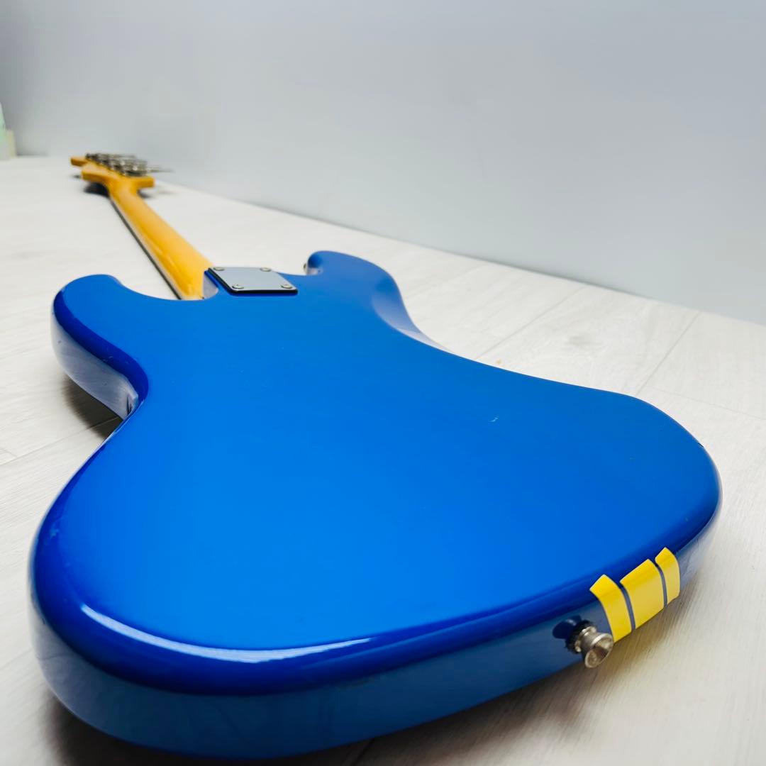 Squier エレキベース　fender scandal tomomi モデル