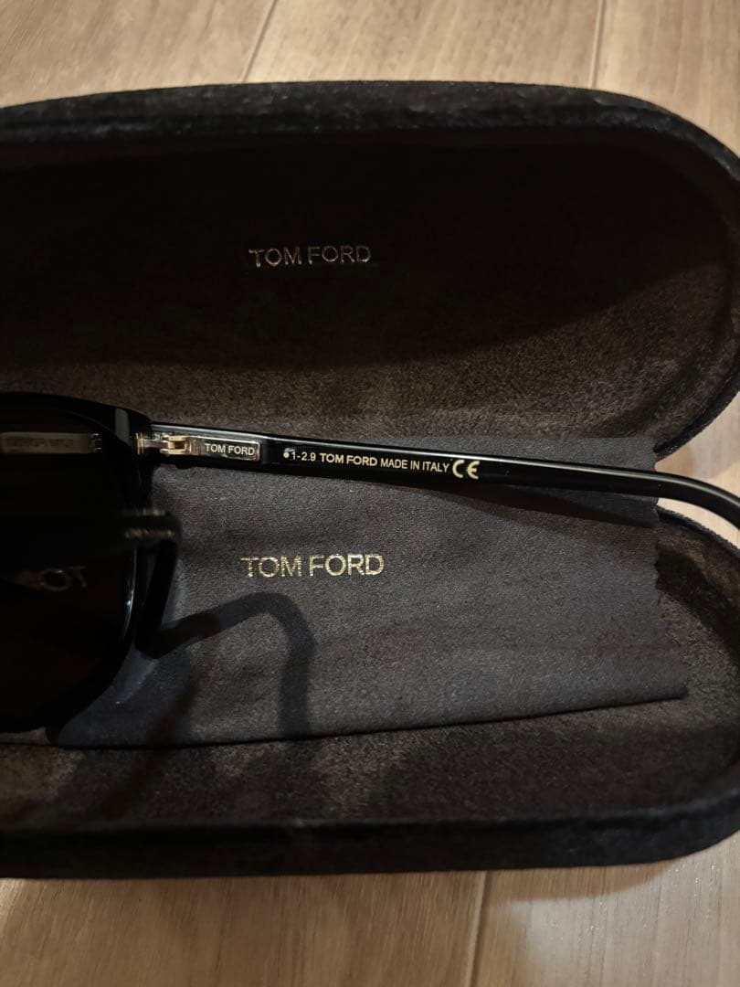 【極★美品】TOM FORD（トムフォード）サングラス TF801-K Geno