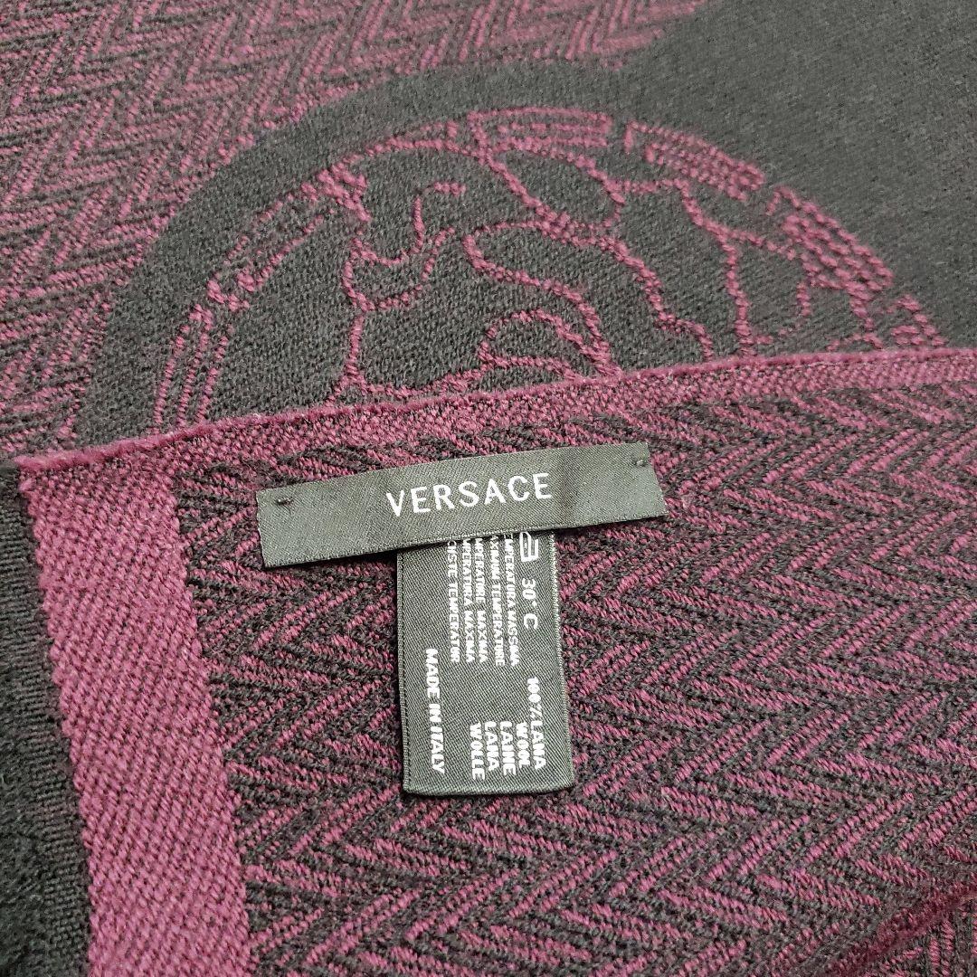 ヴェルサーチェ（Versace）メデューサマフラー ストール フリンジ付き