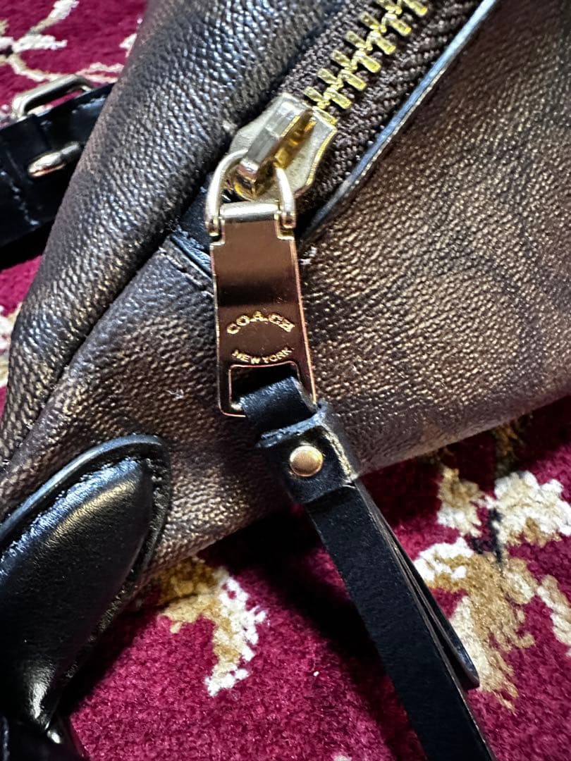 coach ボディバッグ 茶色 新品同様
