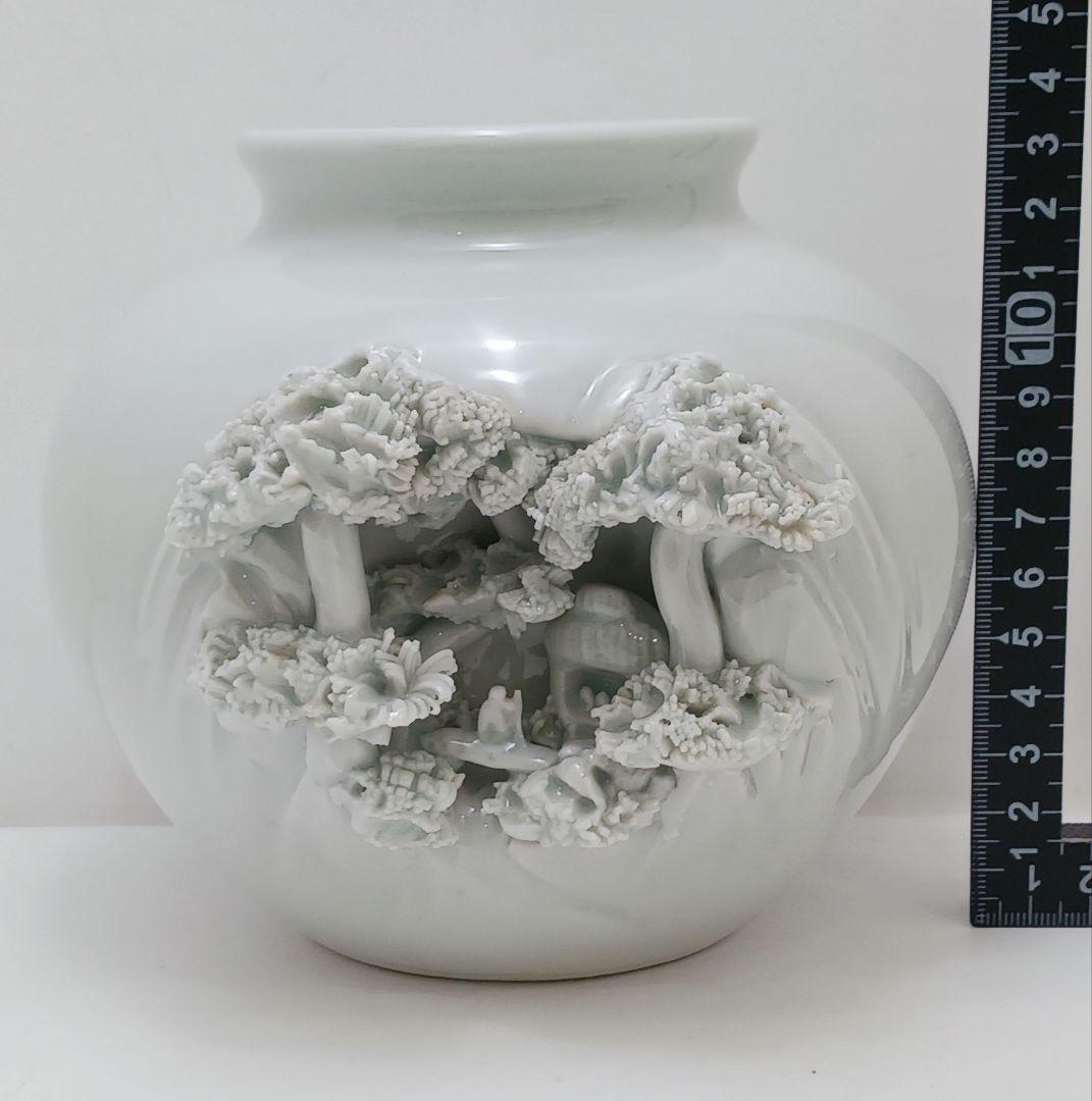 ues-140 砥部焼 清月 白磁 山水彫 飾り壷 　ひ
