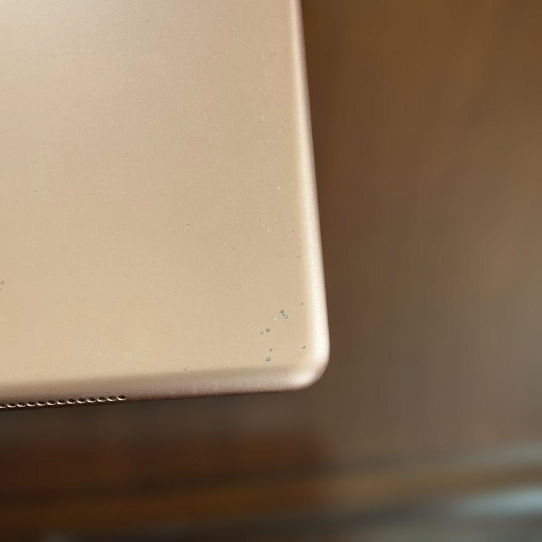 Apple iPad 第8世代　ゴールド　本体＆充電器付き