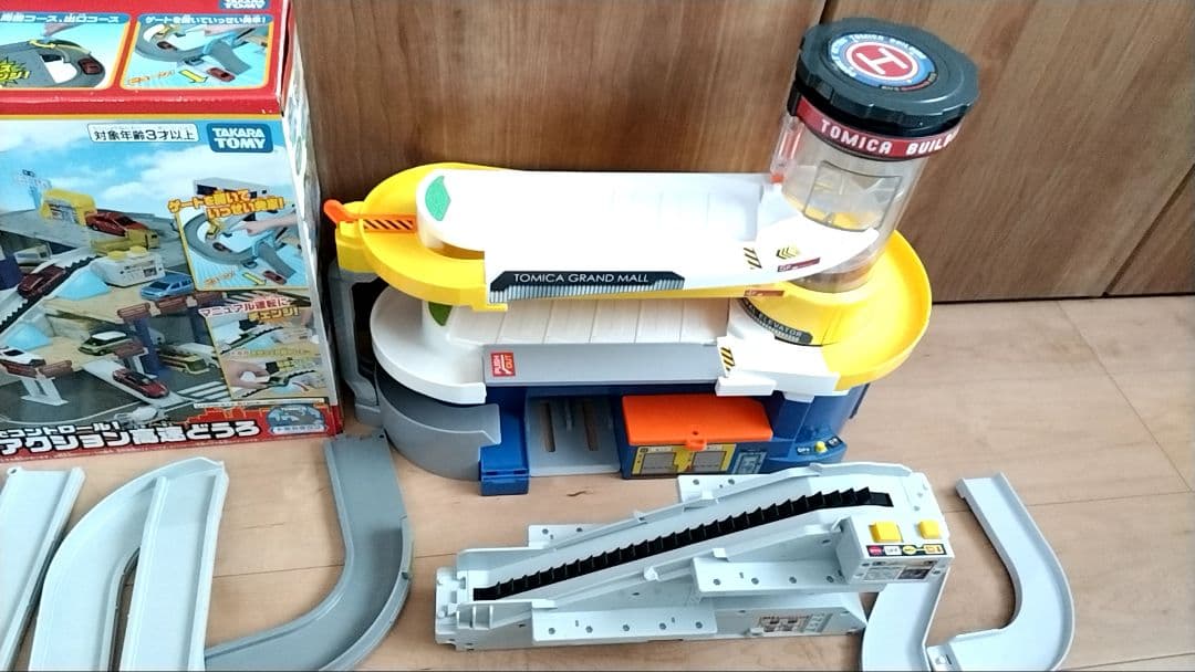 トミカビル&トミカアクション高速道路　即日発送可能　メルカリ便