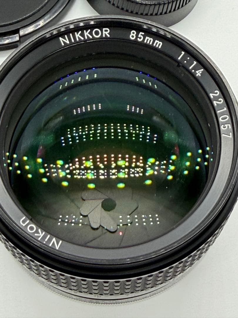 NIKKOR 85mm f/1.4 レンズ
