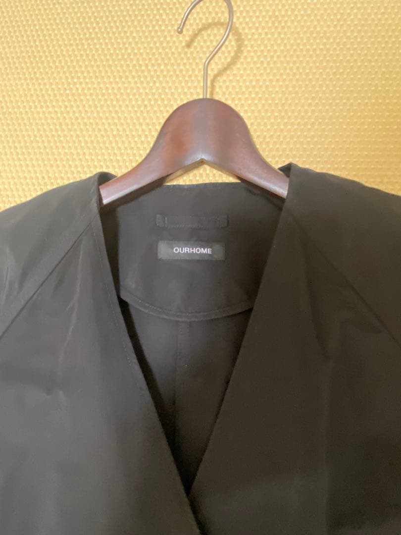 アワーホーム our ノーカラーコート ブラックです。