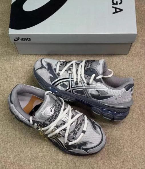 TOGA × Asics コラボスニーカー Gel-Cumulus 16 TG