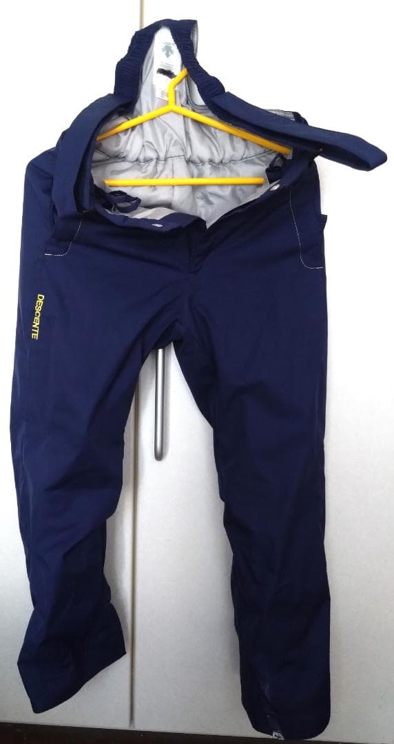 DESCENTE スキーウェア フード付き上下 140　手袋、ゴーグル付き