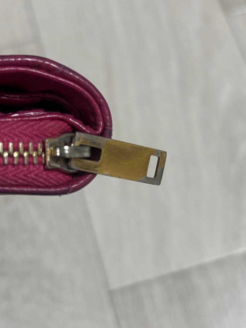 YSL 二つ折り財布 黒 レザー　イヴ・サンローラン