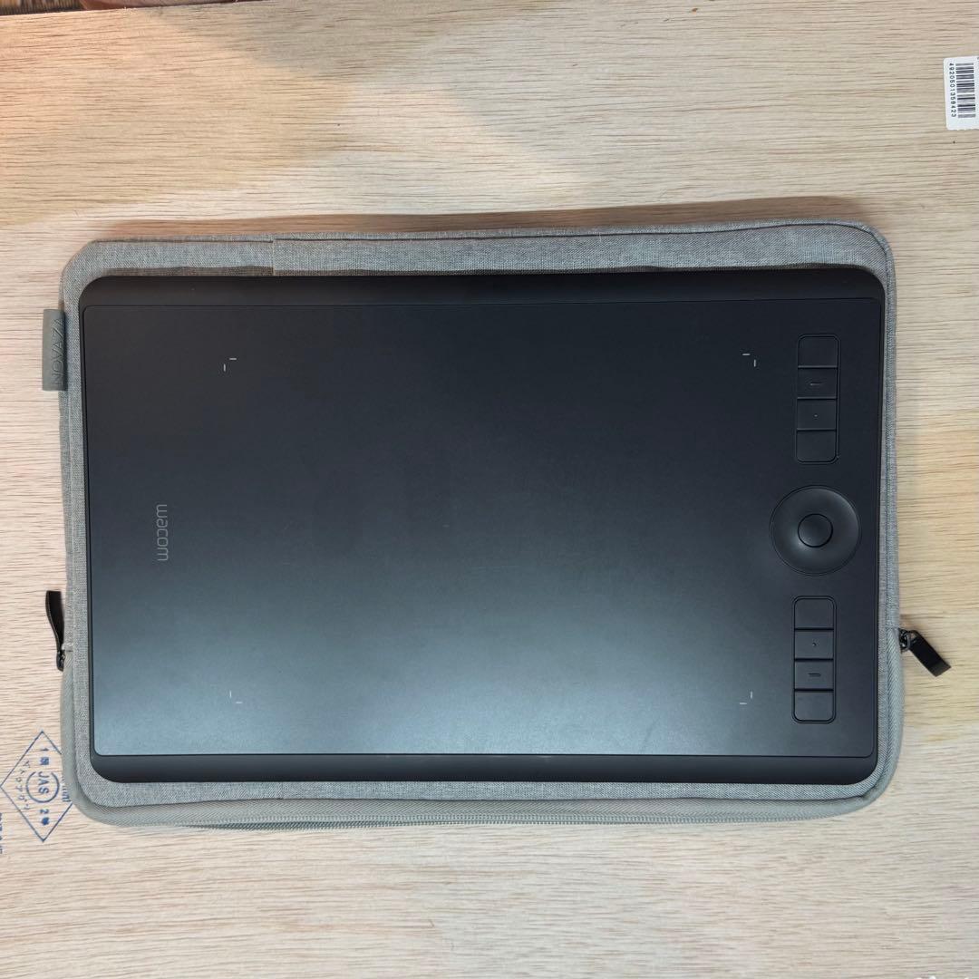 Wacom Intuos Pro ペンタブレット 美品　ケース付き