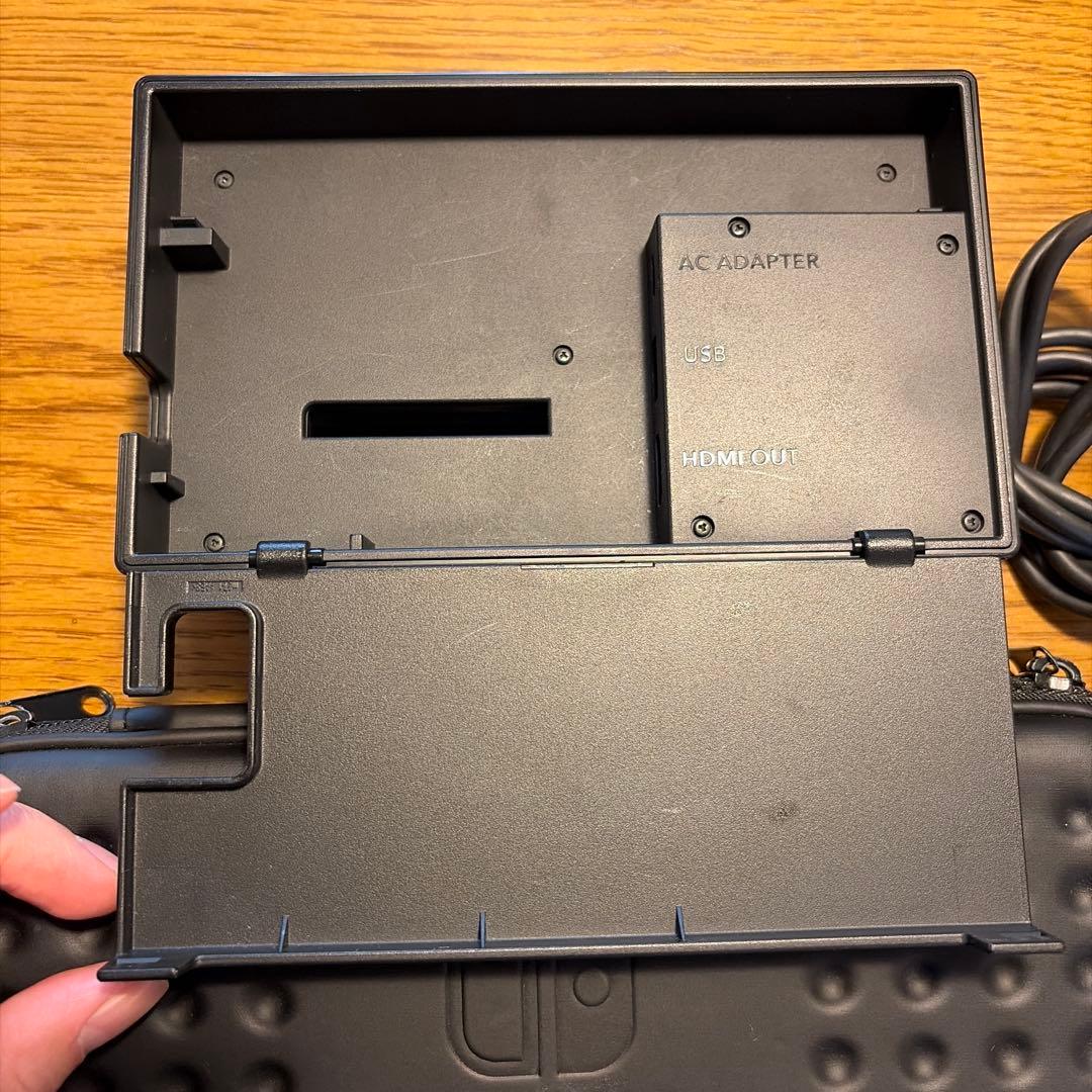 Nintendo Switch 本体 + Joy-Conコントローラー＋ケース付