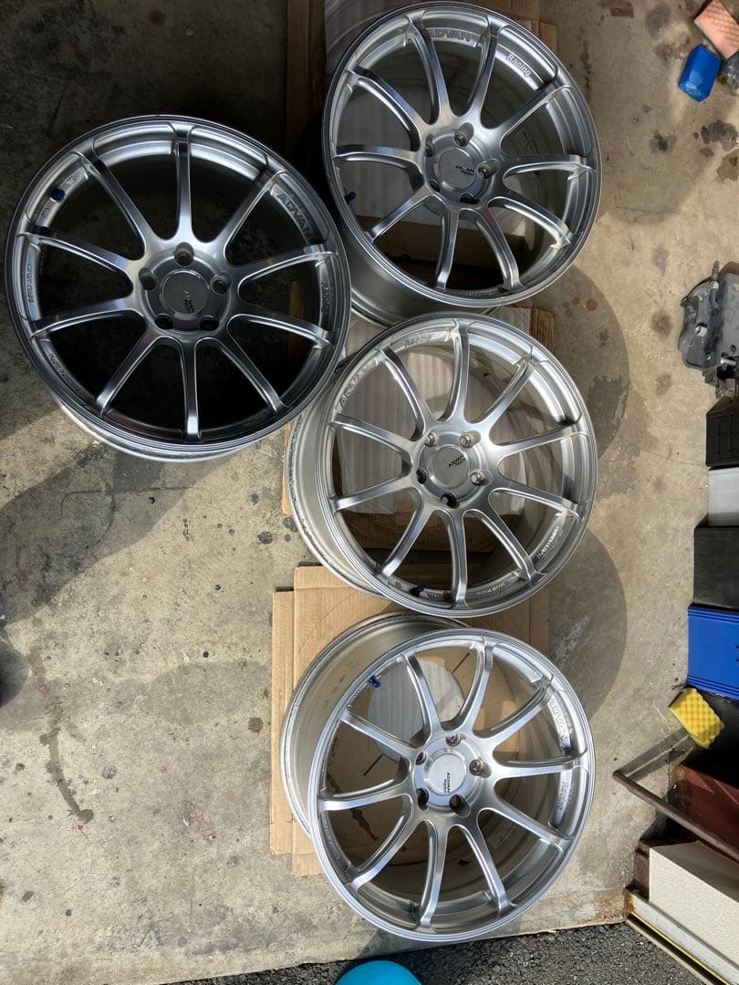 ADAVN Racing 18インチ