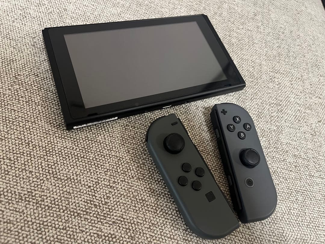 【匿名配送】【美品】Switch 本体＋Joy-Con+カセット3本+ケース