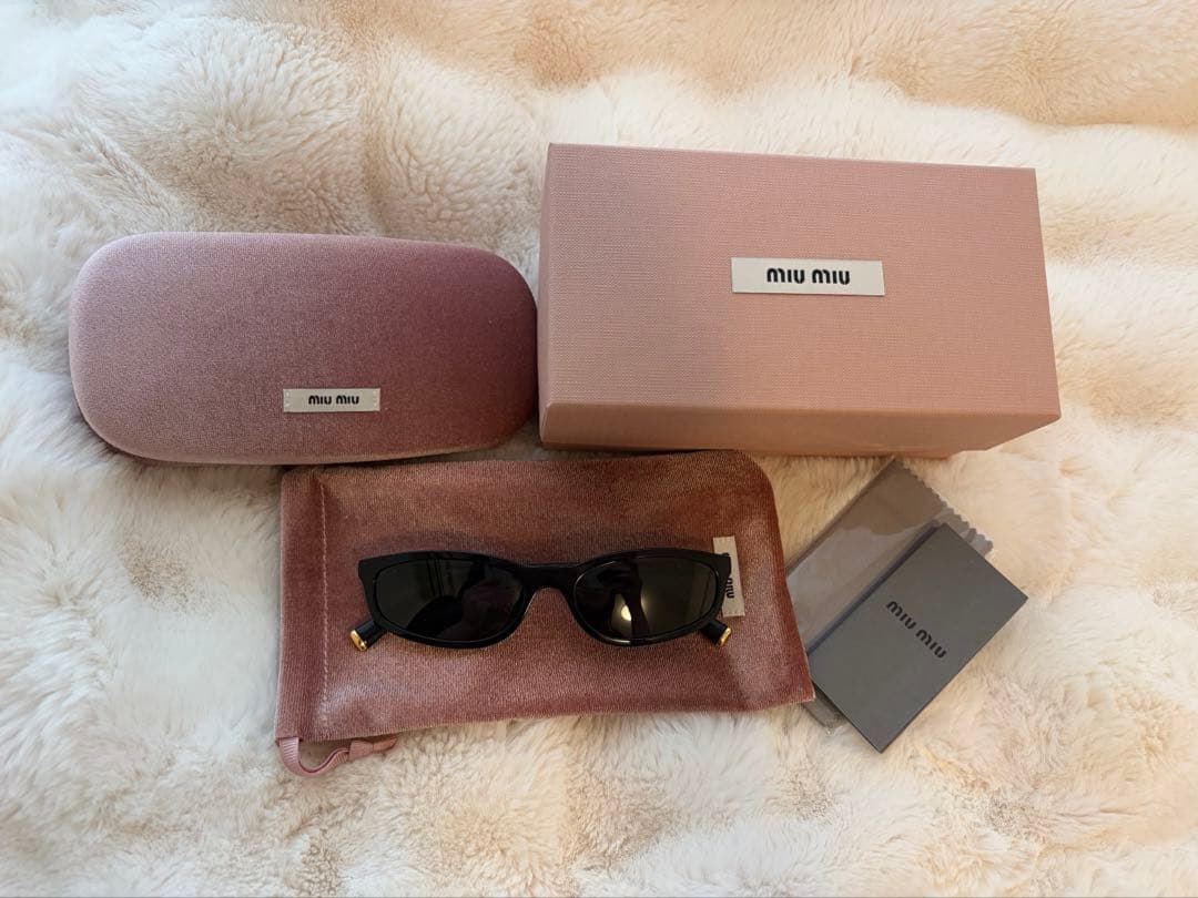 美品【MiuMiu】MU A06S リガード サングラス ブラック