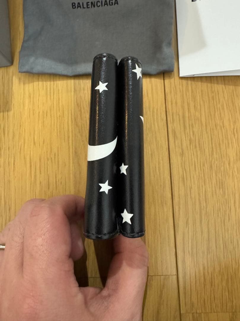 美品　バレンシアガ　三つ折り財布　スター柄