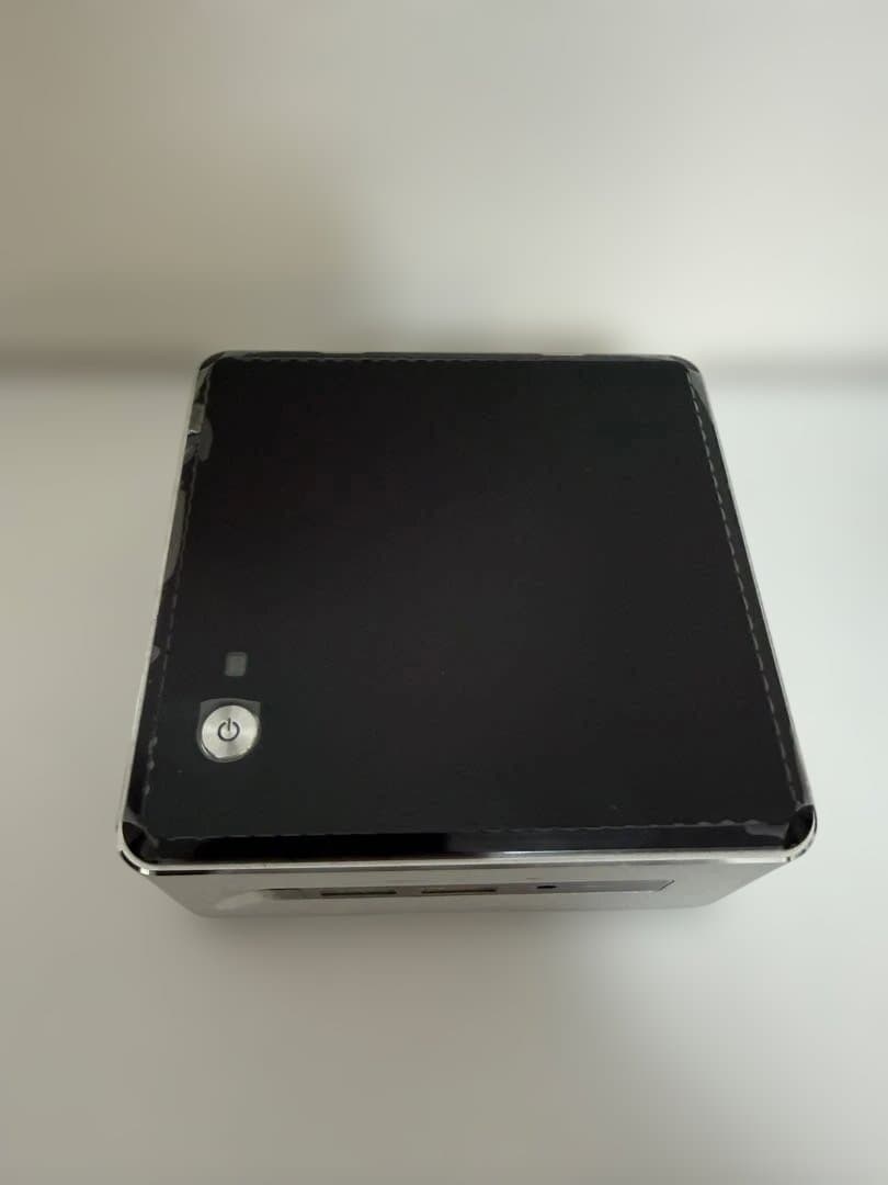 intel NUC6i5SYH ミニPC デスクトップ　PC