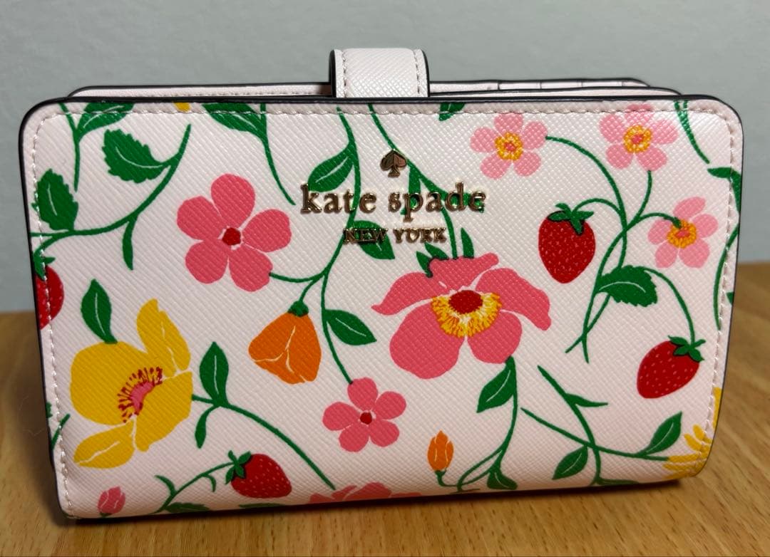 【極美品】kate spade new york ストロベリーガーデンウォレット