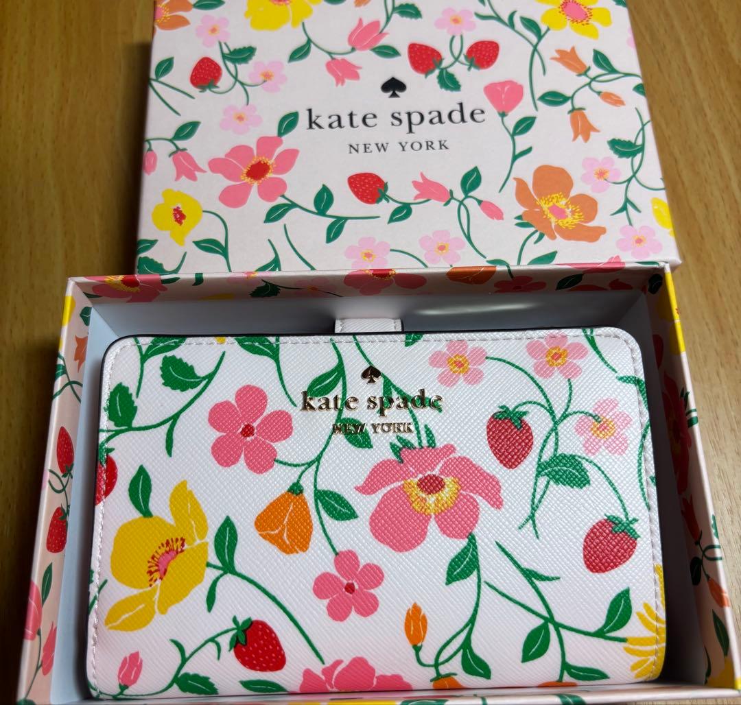 【極美品】kate spade new york ストロベリーガーデンウォレット