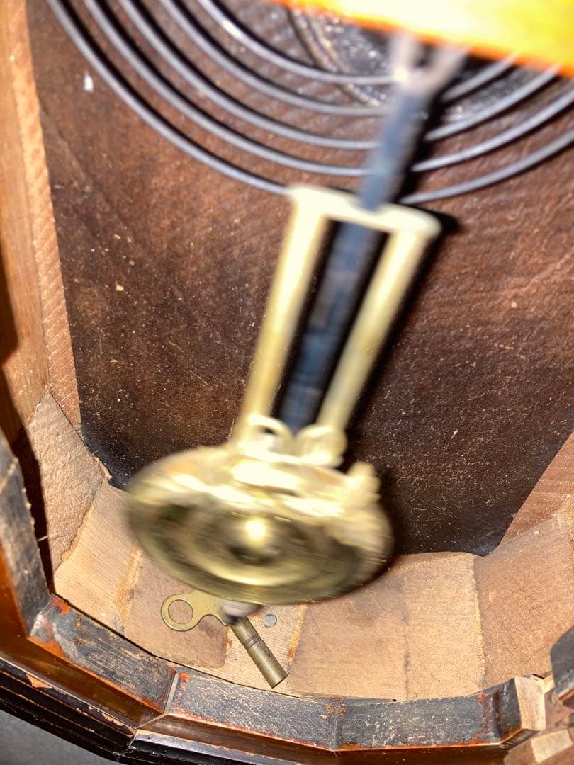 珍しい鈴木芳太郎商店製 SYトレードマーク8日巻数打ち式八角時計 稼動中