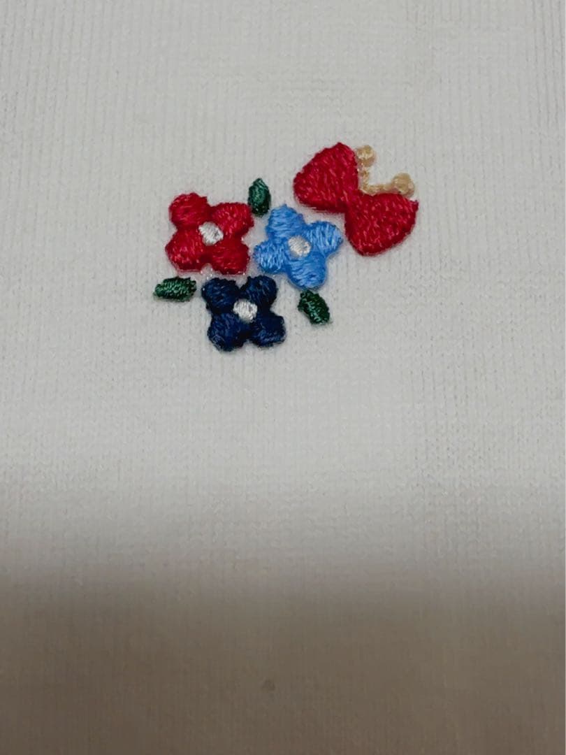 【新品未使用】familiar 刺繍入り白赤チェックワンピース