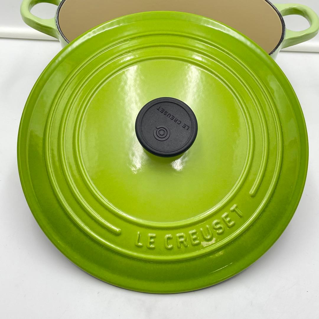美品　ルクルーゼ ココットロンド　22cm グリーン 両手鍋