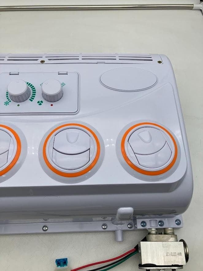 カーエアコン　並行輸入品　12V　トラック　キャンピングカー　蒸発器