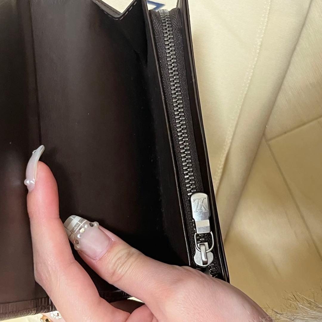 【最終値下げ】LOUIS VUITTONエンボス加工 二つ折り財布