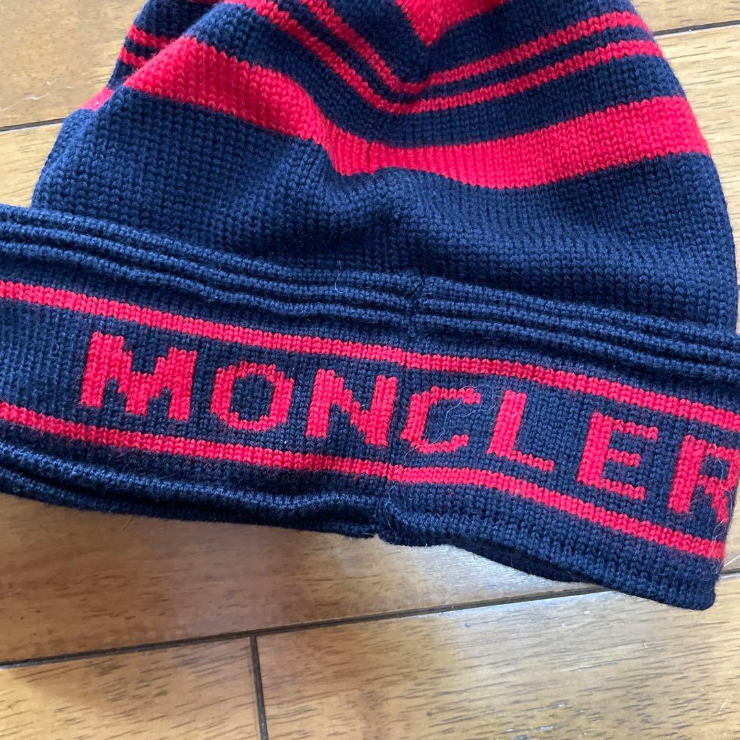 MONCLER ボンボン付きニット帽 ネイビー/レッド
