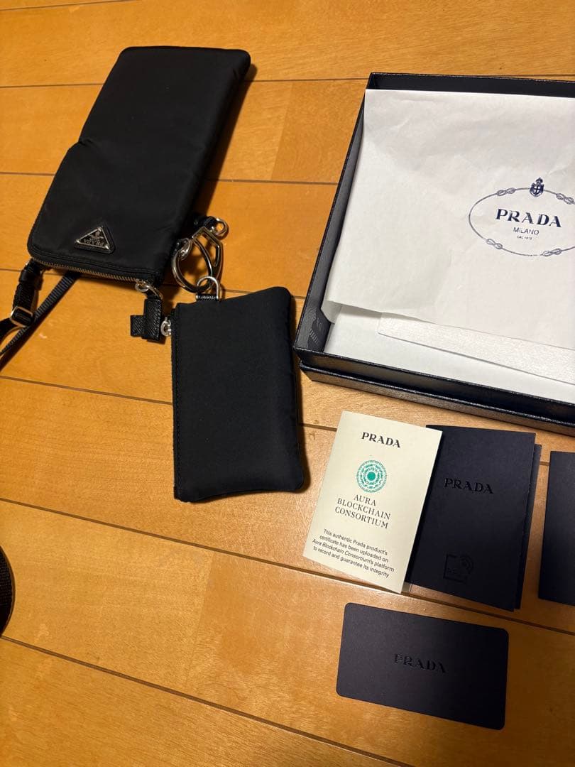 PRADA プラダ ネックストラップ ナイロンポーチ スマホポーチ ミニ財布