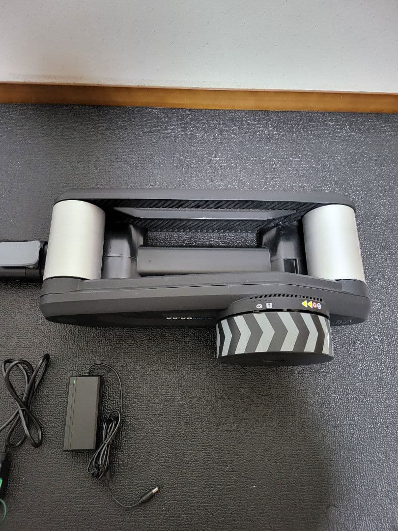Wahoo KICKR ROLLR (純正マットやや傷、凹みあり)