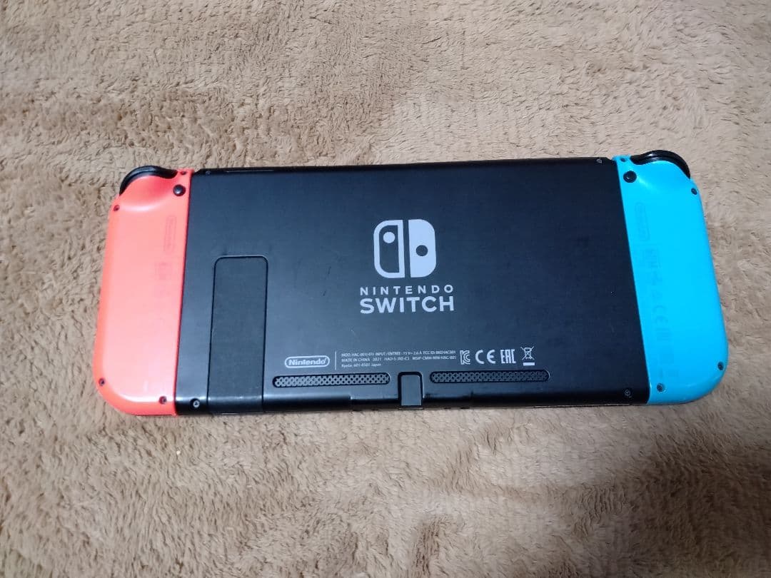 Nintendo Switch 本体、レッグバンド付き