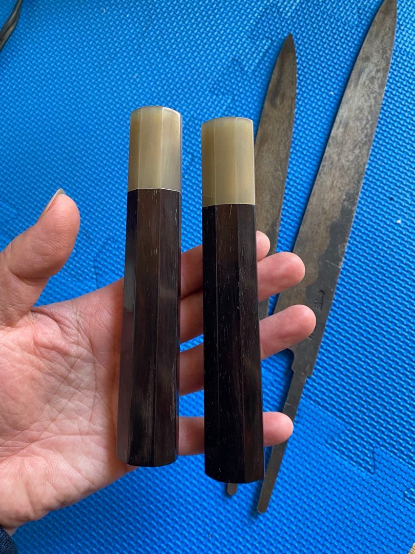柳刃包丁 2本セット　青=鋼　刃度　29.5と23.5cm. 黒檀 八角柄　2本