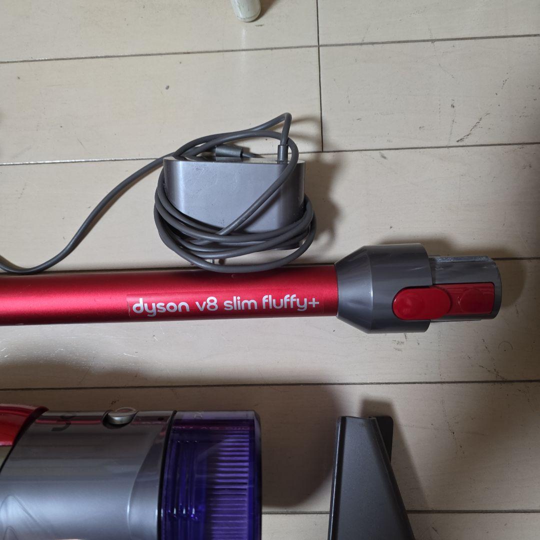 dyson v8 slim fluffy+ 本体とアタッチメント　ジャンク品