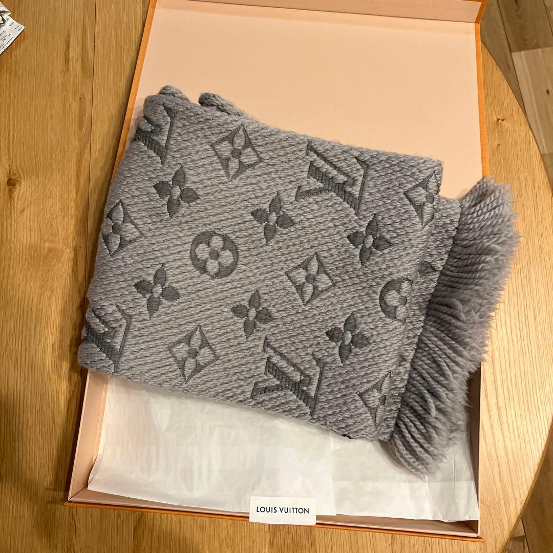 【早い者勝ち！】Louis Vuitton グレー マフラー ロゴ入り
