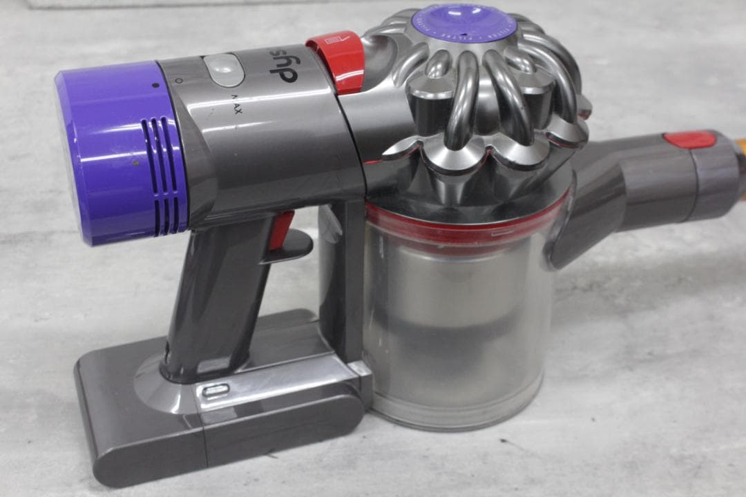 ▲Dyson SV10Kコードレスクリーナー 充電式 アタッチメント付き