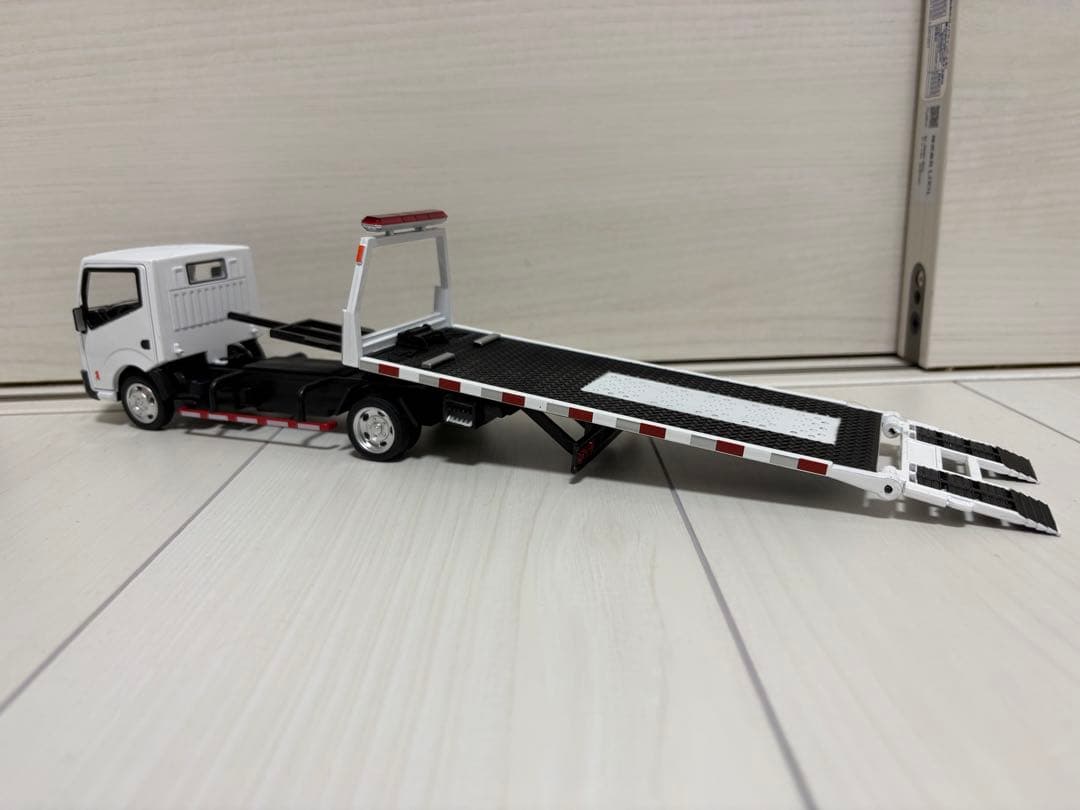 《新品》1:32 日産 積載車 花見台　ミニカー