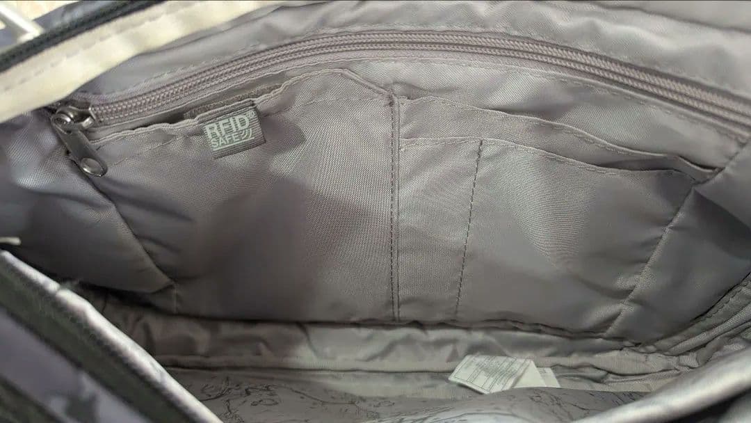 希! Pacsafe Vibe150 スリングバッグ 防犯 カモ柄