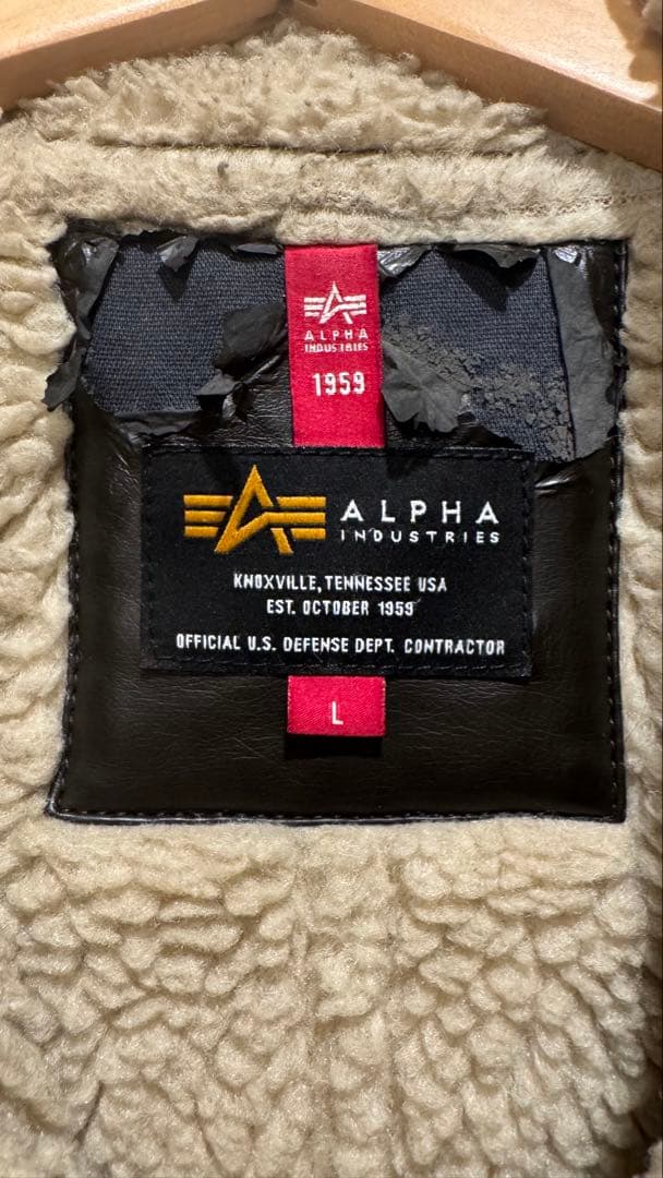 Alpha Industries B-3フライトジャケット ムートンジャケッ