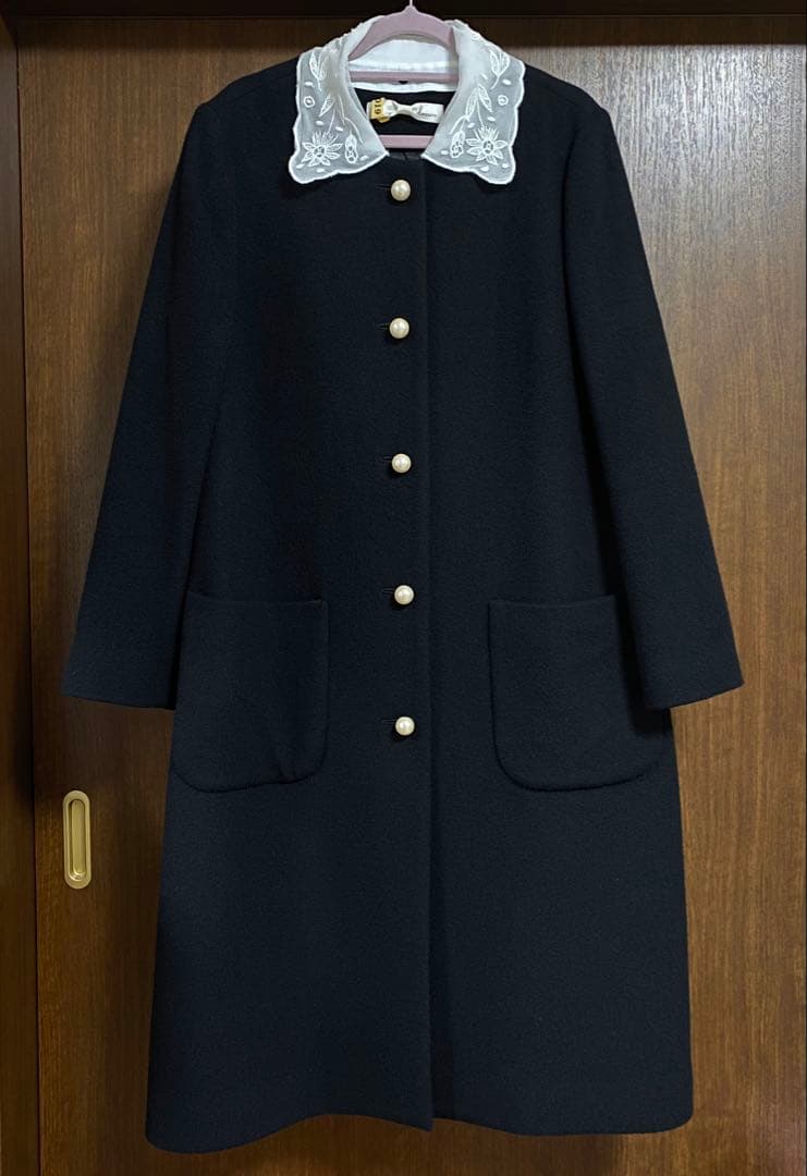 nesessaire ネセセア　パールボタンのコート 黒