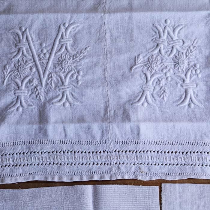 【5】たくさん 19枚！フランス アンティーク 手刺繍 イニシャル 端切れ