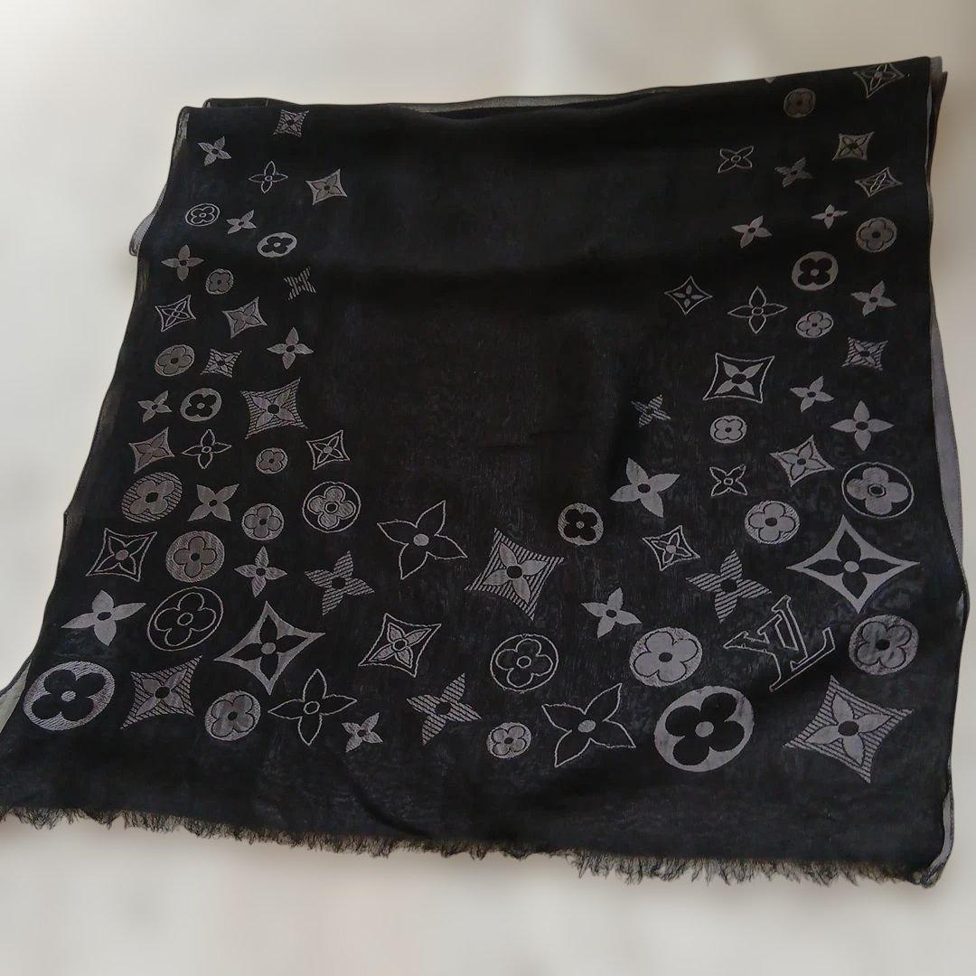 値下がり中⭐⭐ルイヴィトン⭐⭐黒 シルク混紡 スカーフ ロゴ柄 中古品⭐