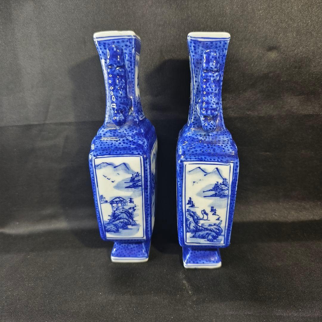 中国古美術品 青花染付双耳扁瓶一対 山水風景図 清朝骨董 手描在銘 蒐集家放出