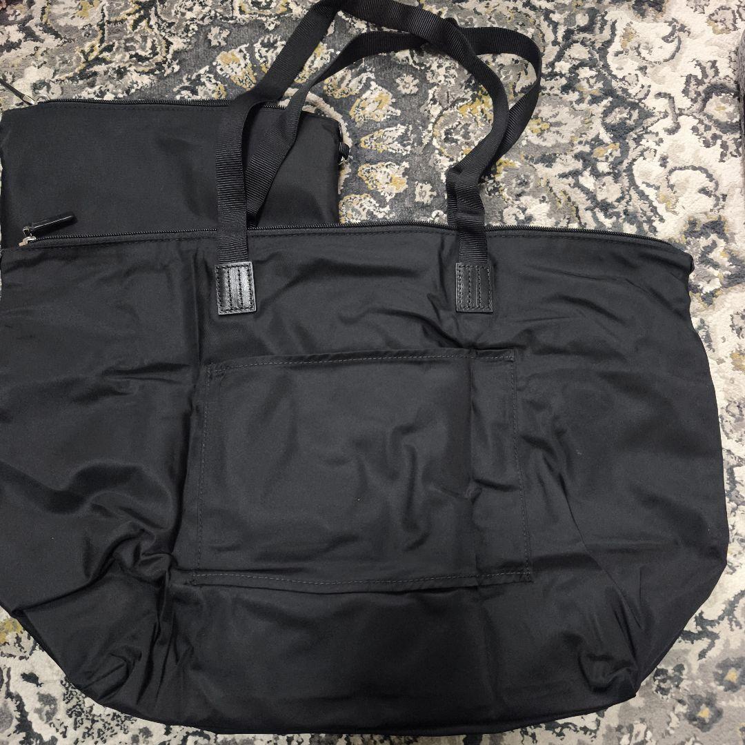 TUMI ブラック ナイロン　折り畳みトートバッグ　ラゲッジスルー付き