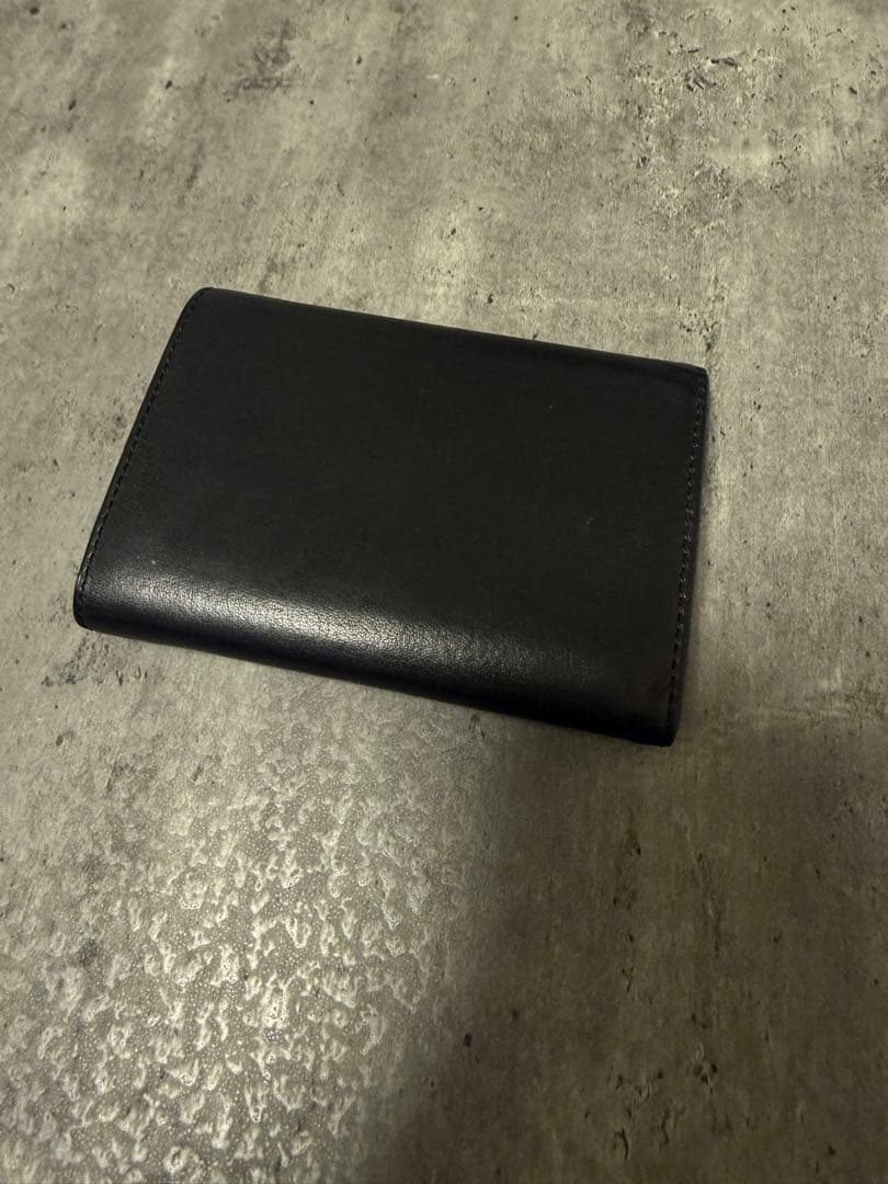 agnis b. ブラック三つ折り財布