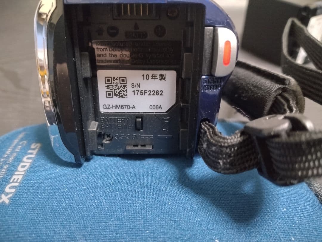 JVC Everio GZ-HM670ビデオカメラおまけバッテリー充電器