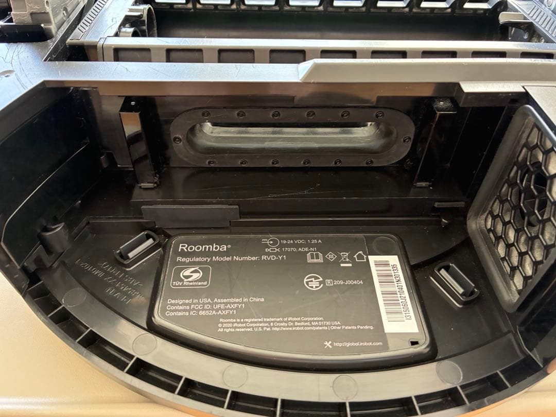 ☆傷ありお買い得品☆ iRobot Roomba i3