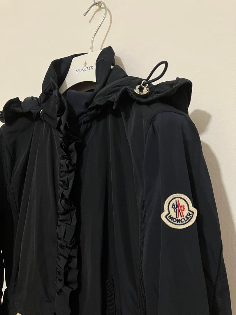 Moncler モンクレール　フリルの素敵なスプリングコート