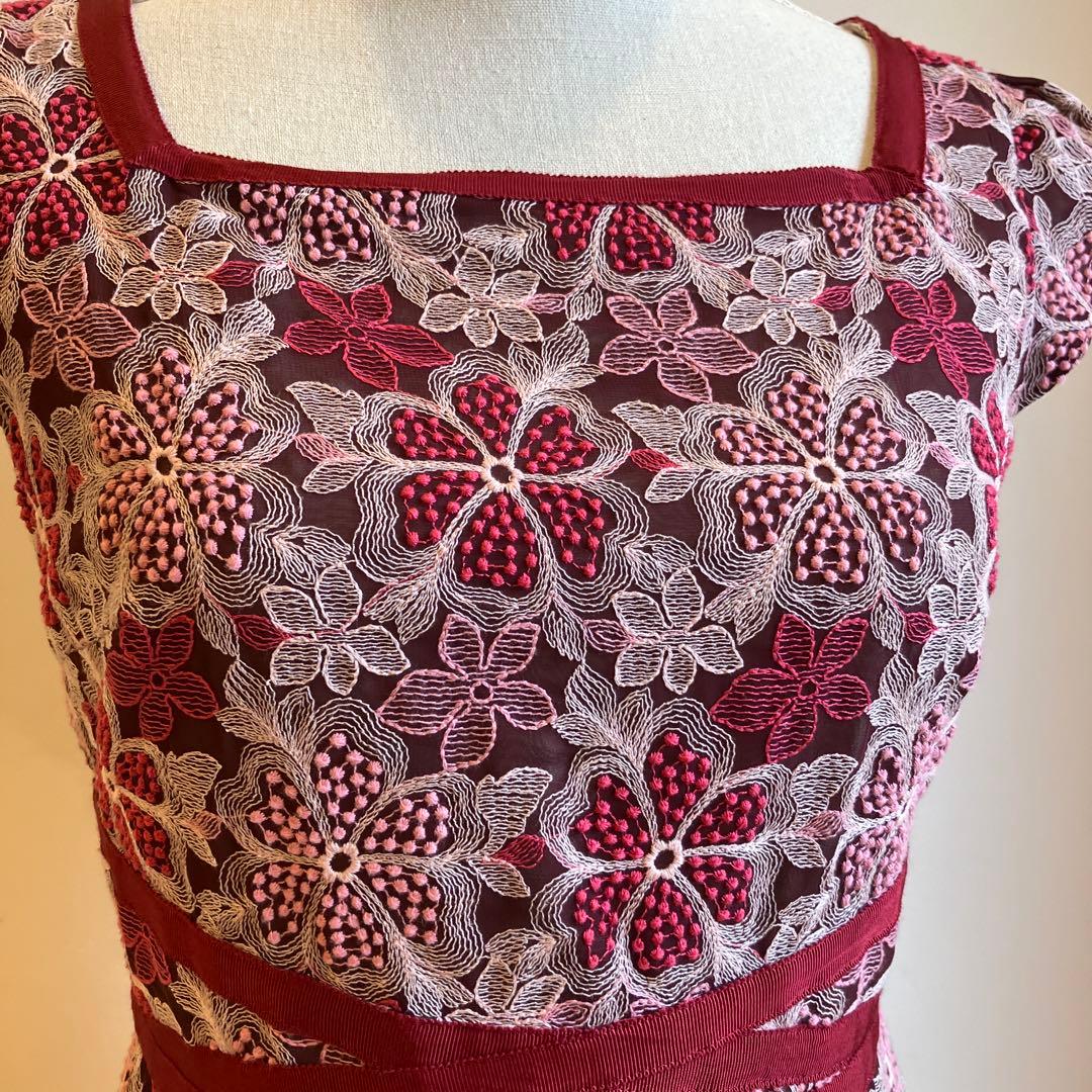 トッカワンピース　花柄総刺繍　赤　TOCCA