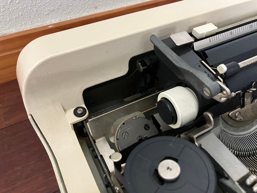動作確認済み Olivetti オリベッティ Lettera 35 タイプライタ