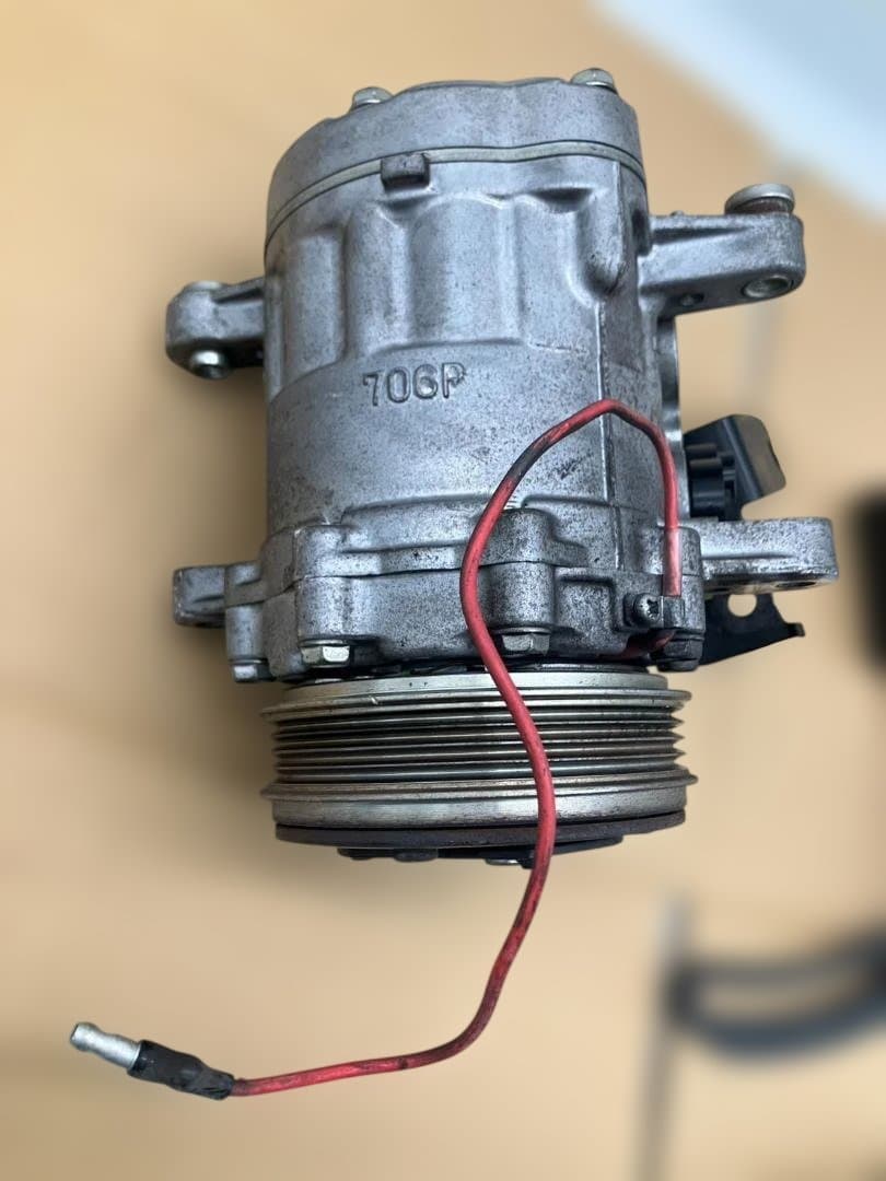 スズキ キャリー　H29年　型式EBD-DA16T A/Cエアコンコンプレッサー